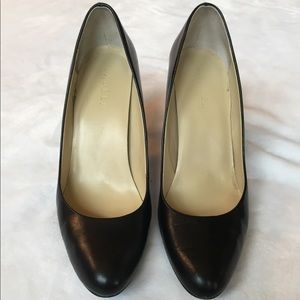 Black Round Toe Pumps